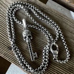 Auth David Yurman Sterling Silver Petrvs Skull Key & 22" box chain